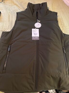 Women Olive Puffer Vest - Brand: vuori